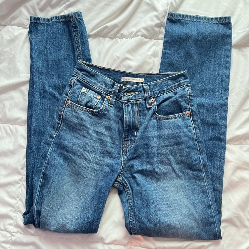 levi’s medium wash low pro ripped jeans size 23